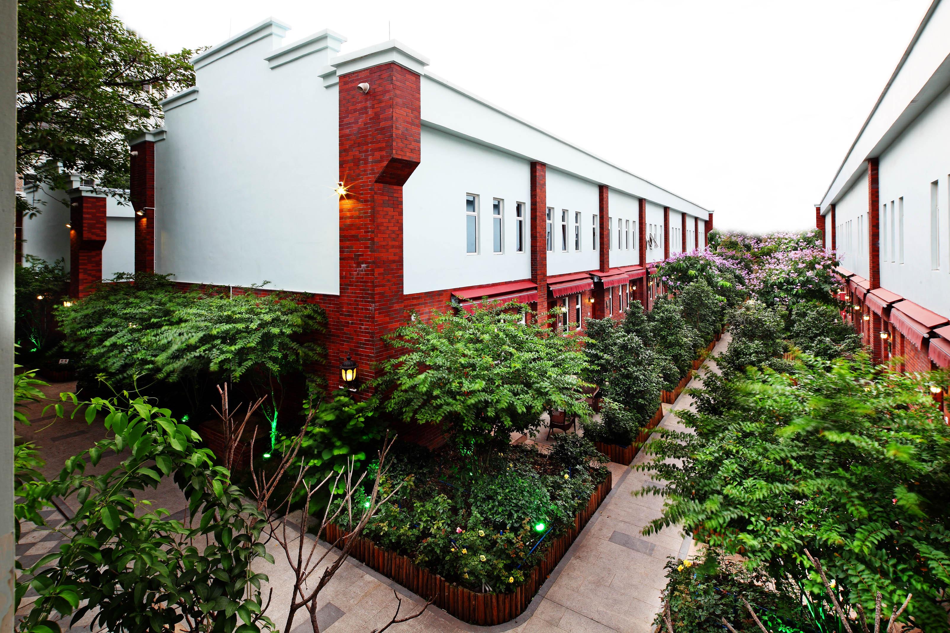 Royal Garden Hotel Guangzhou Exteriör bild