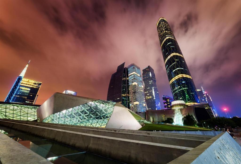 Royal Garden Hotel Guangzhou Exteriör bild
