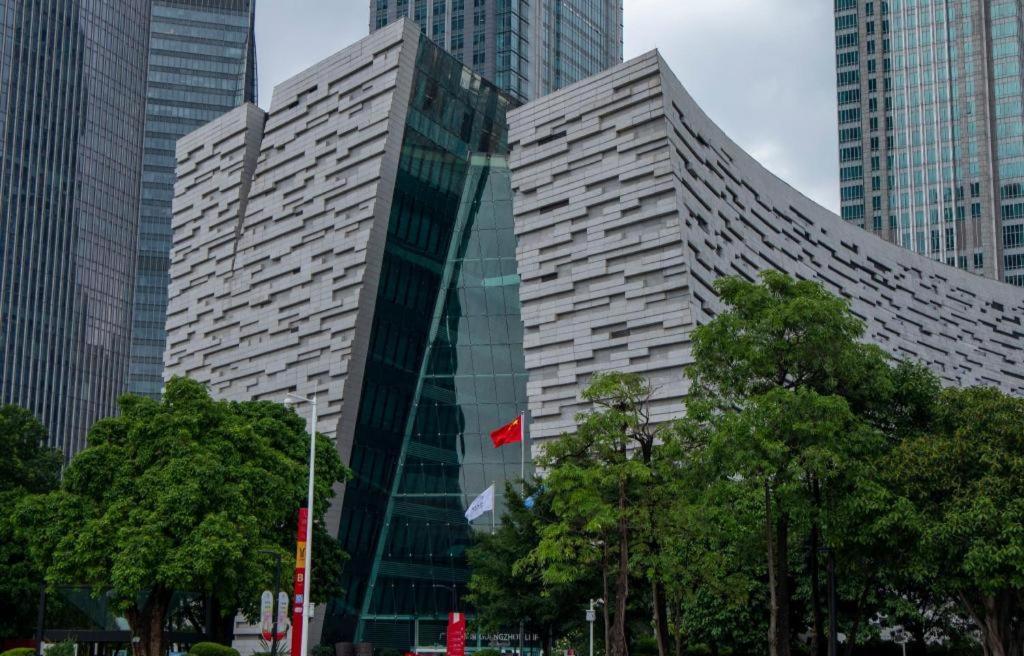 Royal Garden Hotel Guangzhou Exteriör bild