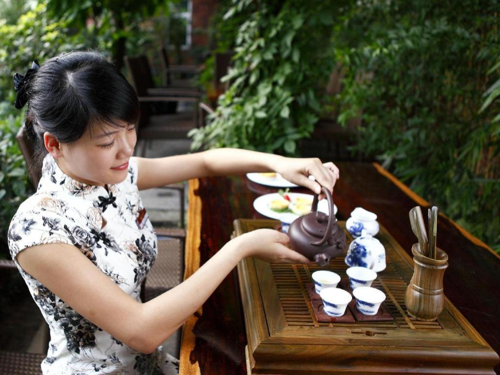 Royal Garden Hotel Guangzhou Exteriör bild