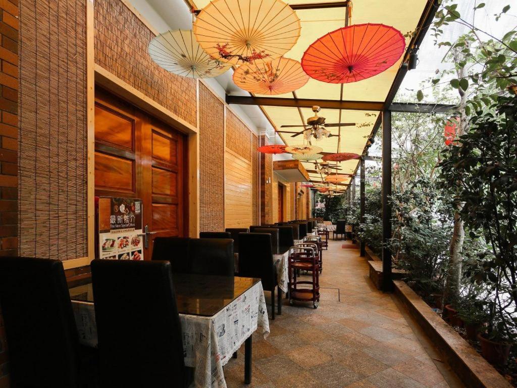 Royal Garden Hotel Guangzhou Exteriör bild