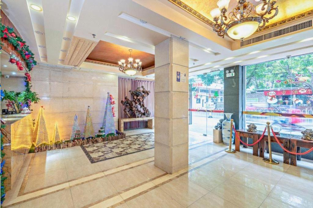 Royal Garden Hotel Guangzhou Exteriör bild