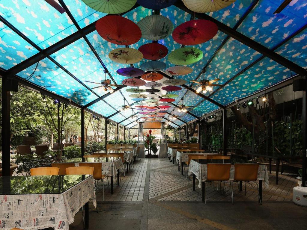 Royal Garden Hotel Guangzhou Exteriör bild