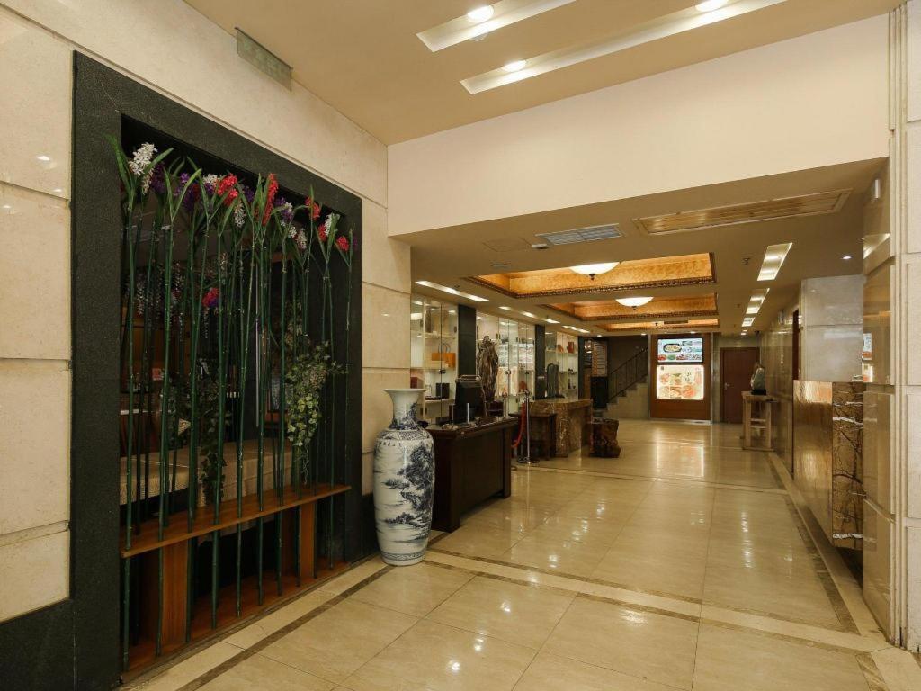 Royal Garden Hotel Guangzhou Exteriör bild