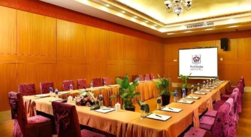 Royal Garden Hotel Guangzhou Exteriör bild